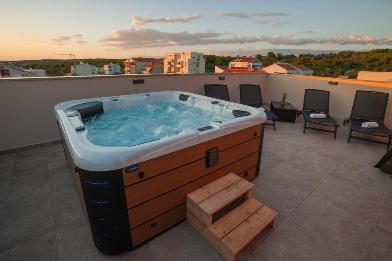 Luana With Private Jacuzzi Apartmán