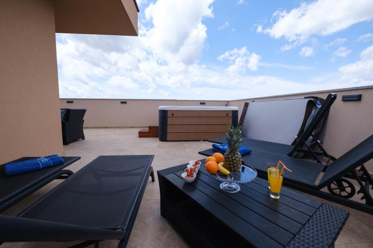 Apartment Luana With Private Jacuzzi Zadar