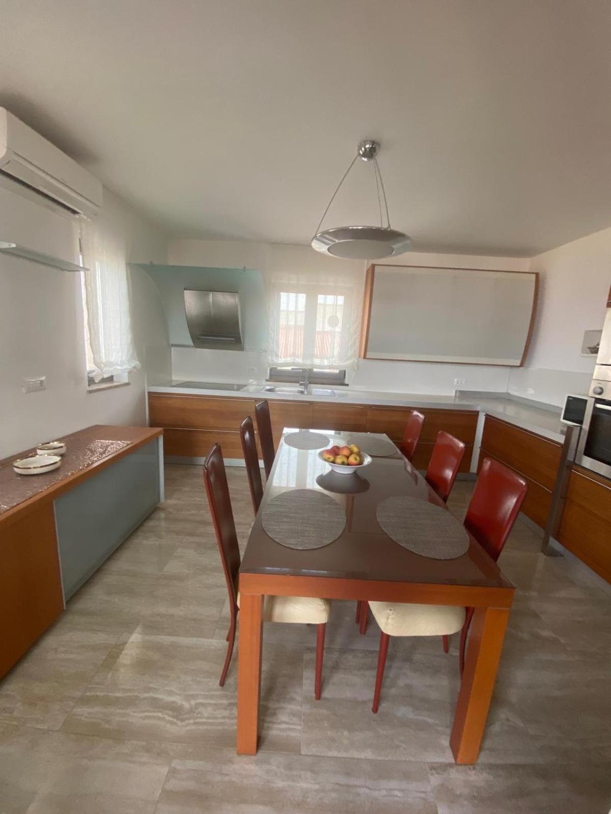 Apartment Luana With Private Jacuzzi Zadar