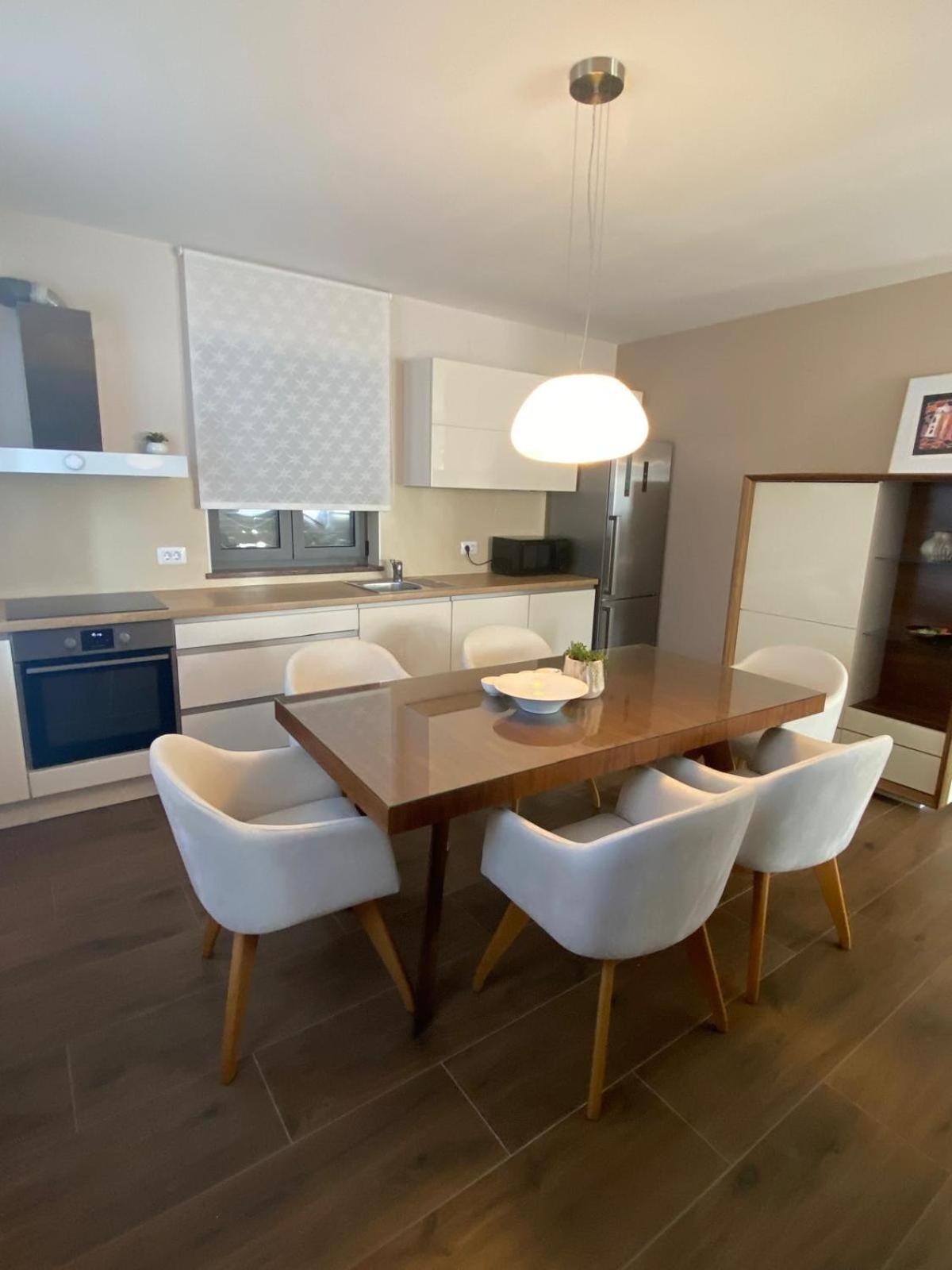Luana With Private Jacuzzi Apartment